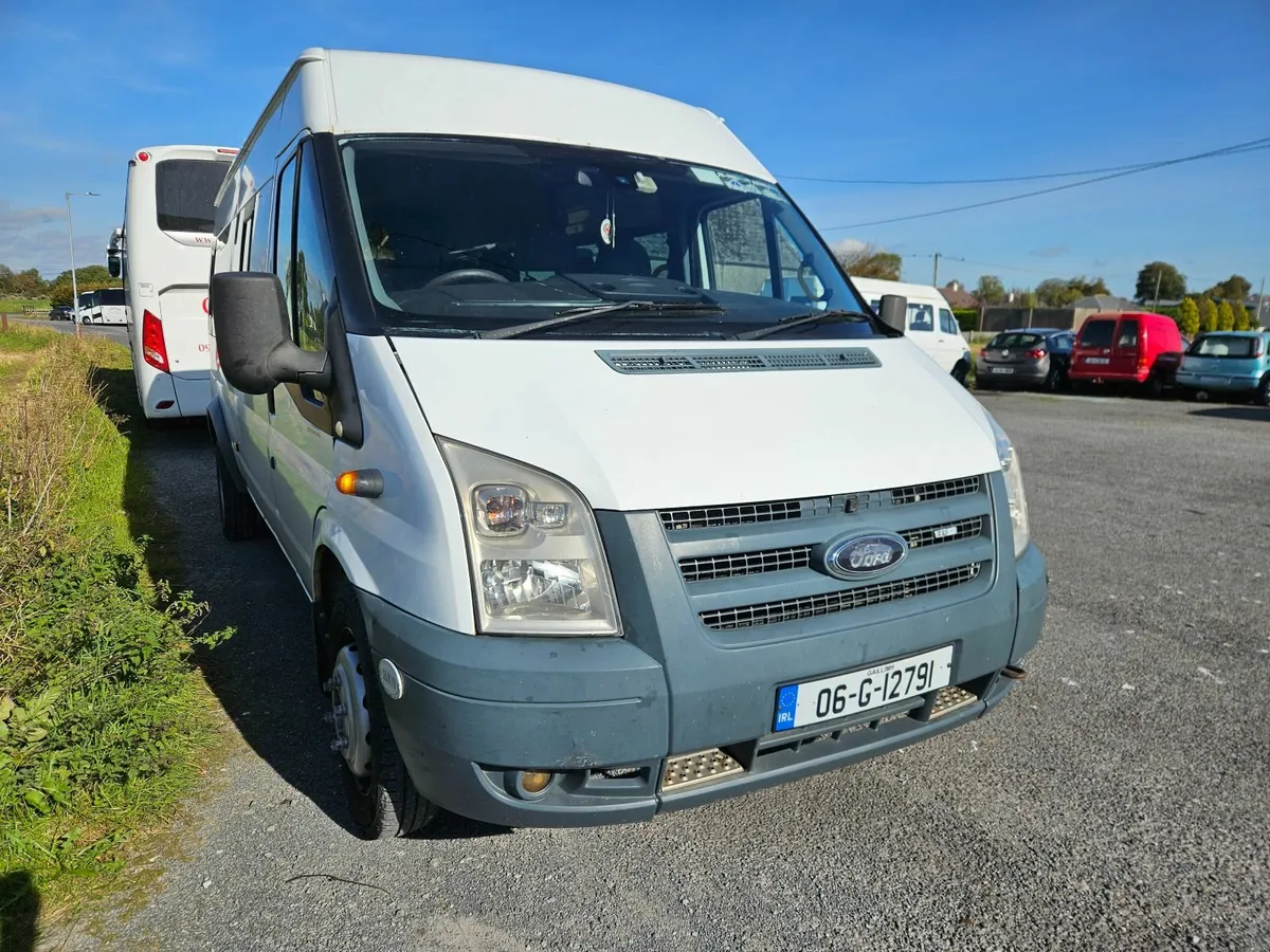 Ford Transit Minibus 2006 tax & test to Aug 2026 - Image 1
