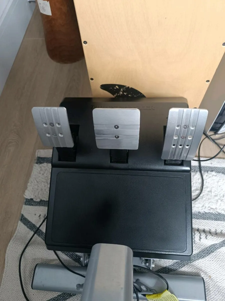 Playseat® Evolution + Thrustmaster T300RS GT Sim - Image 4
