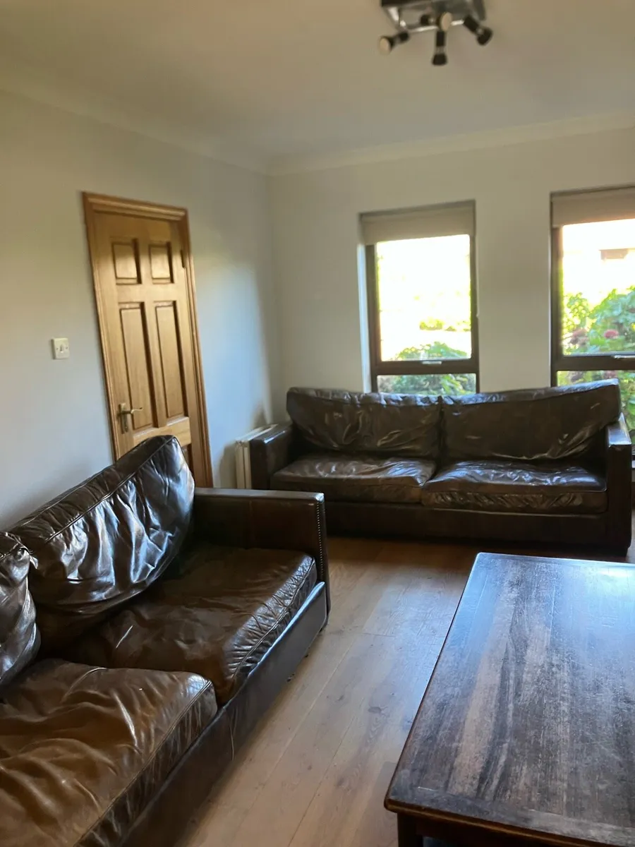 2 x Leather sofas - Image 1