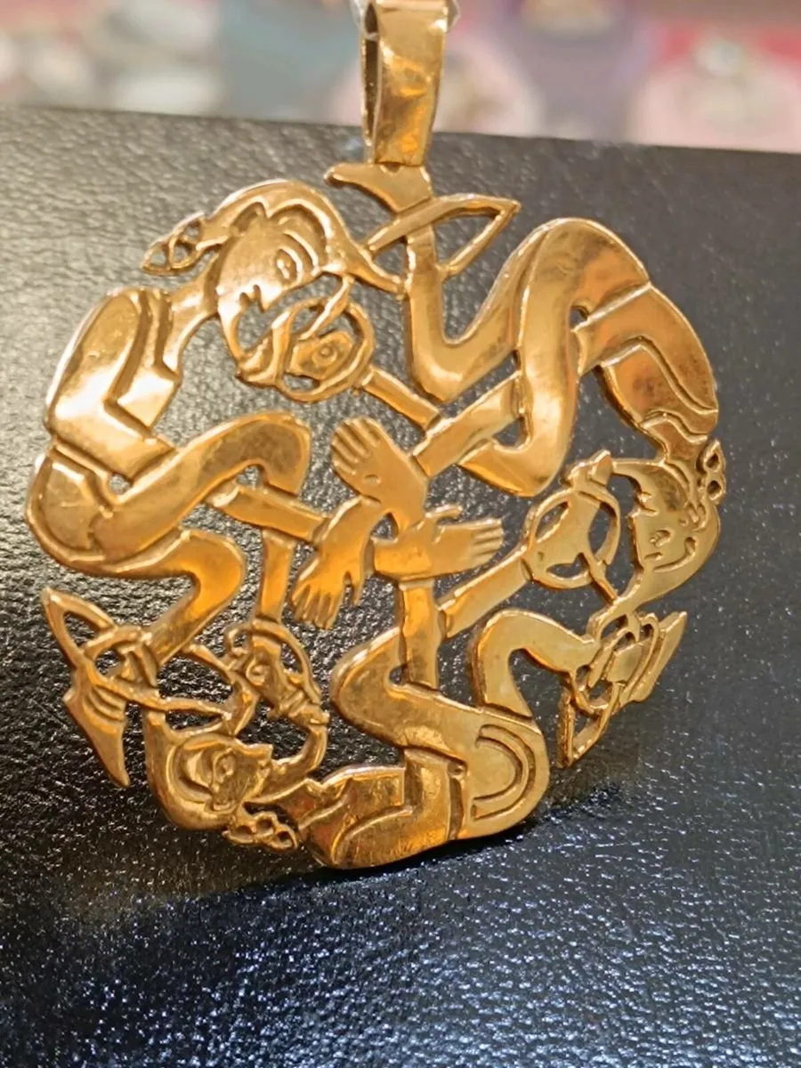 9k Gold Large Celtic Beard Pullers Pendant - Image 3