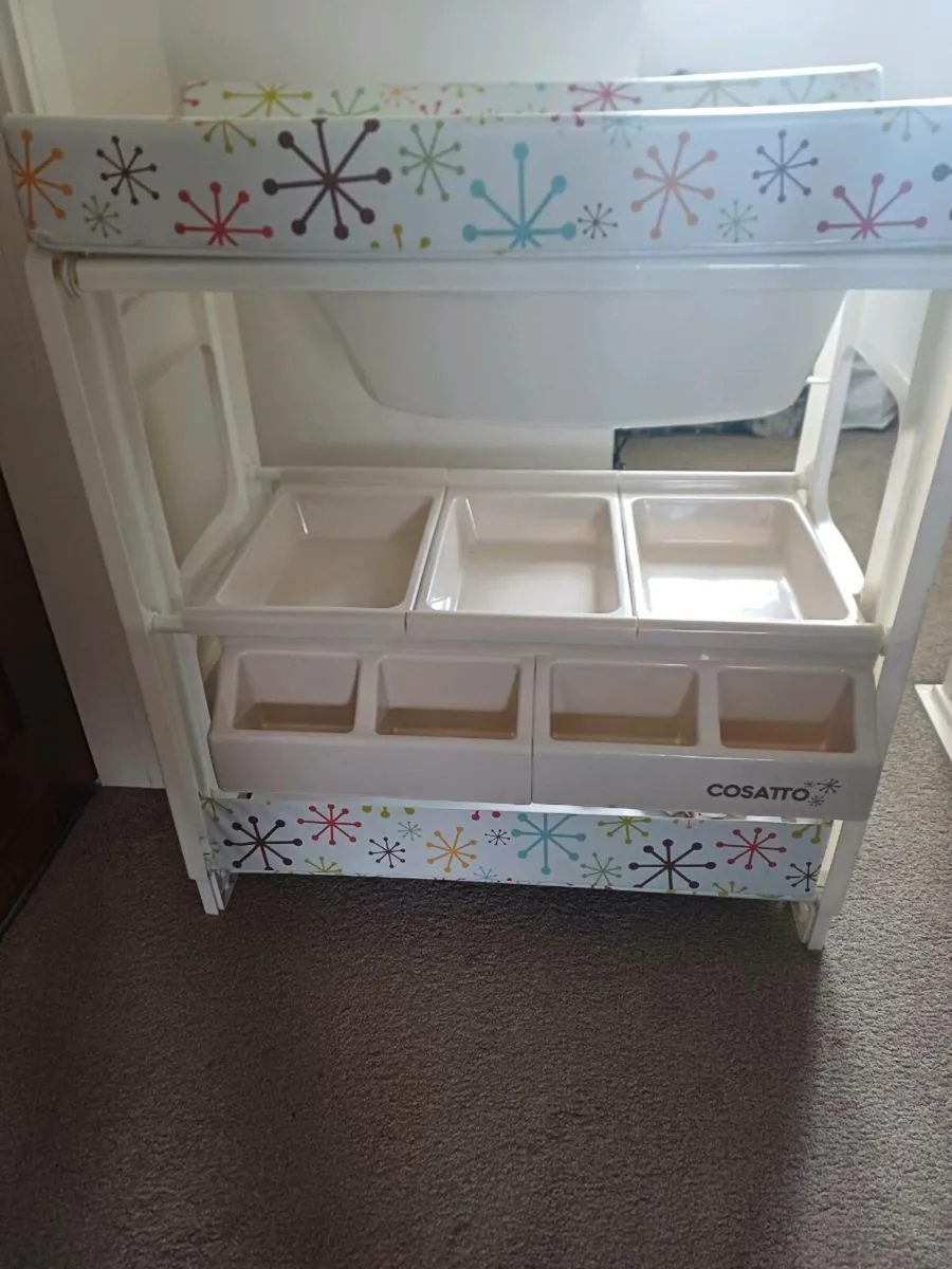 Changing table and bath - Image 1