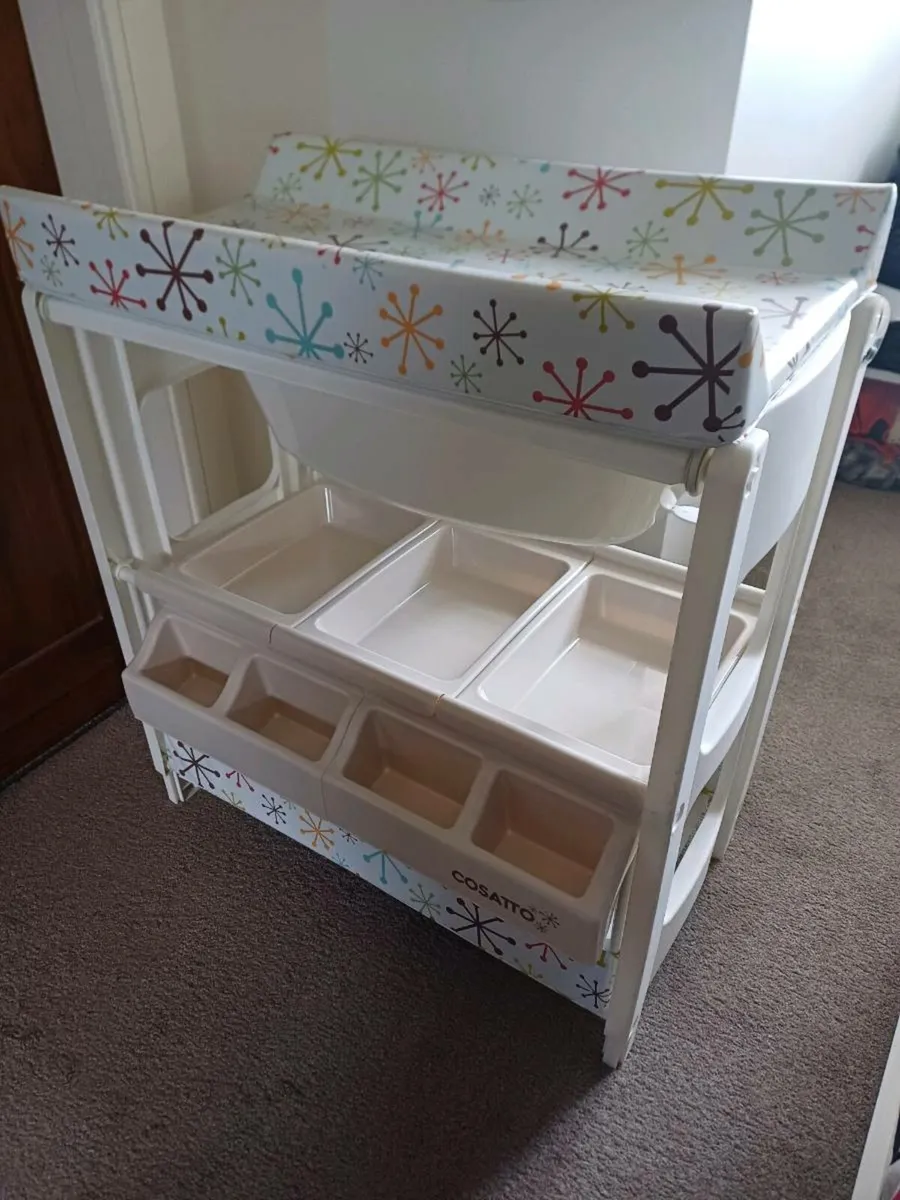 Changing table and bath - Image 2