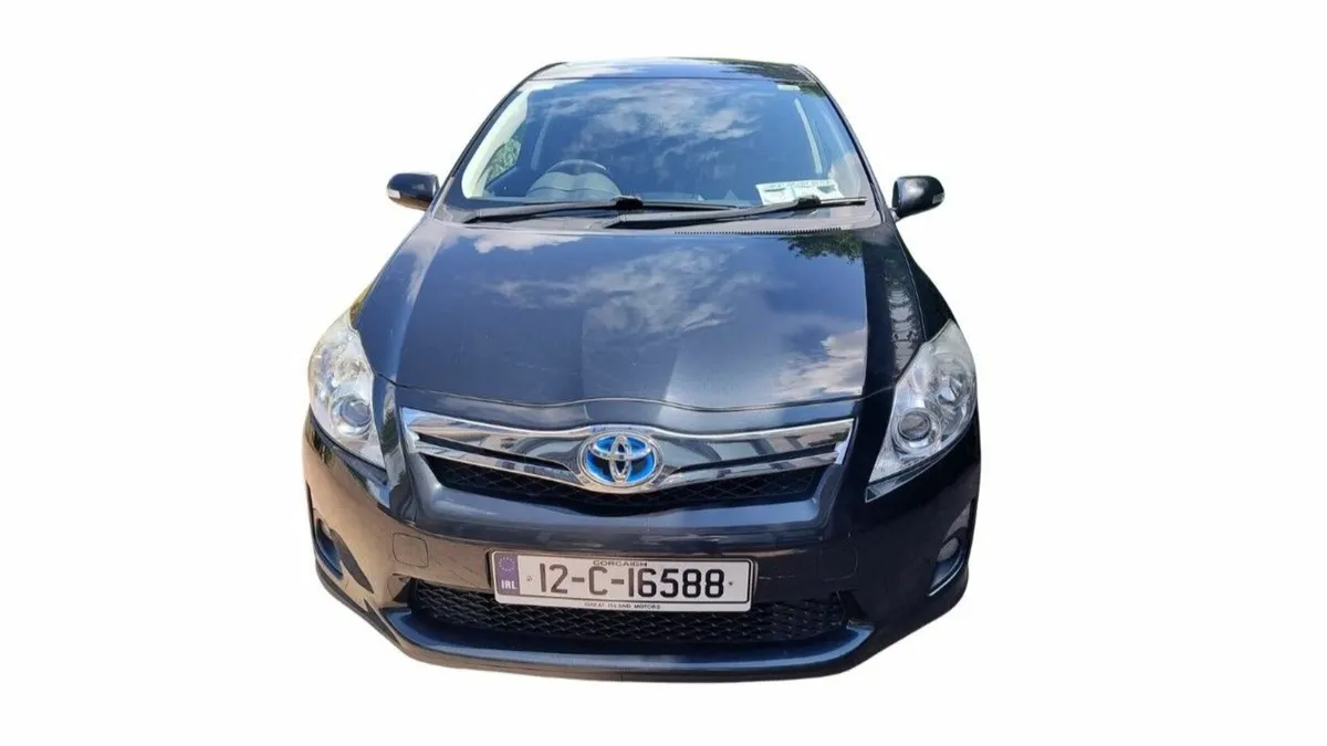 Toyota Auris 2012 - Image 2