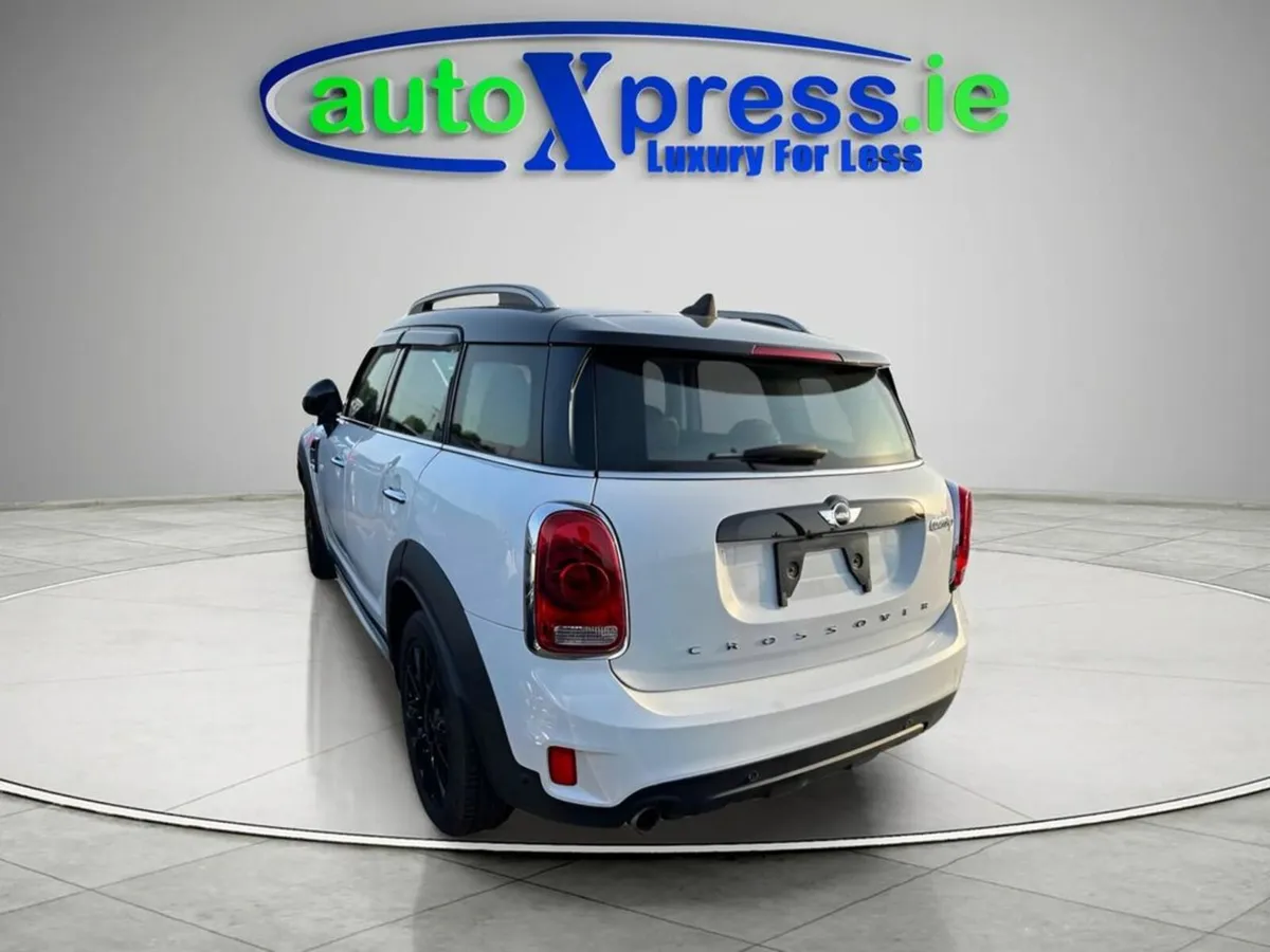 Mini Cooper CROSSOVER 2.0 Automatic - Image 3