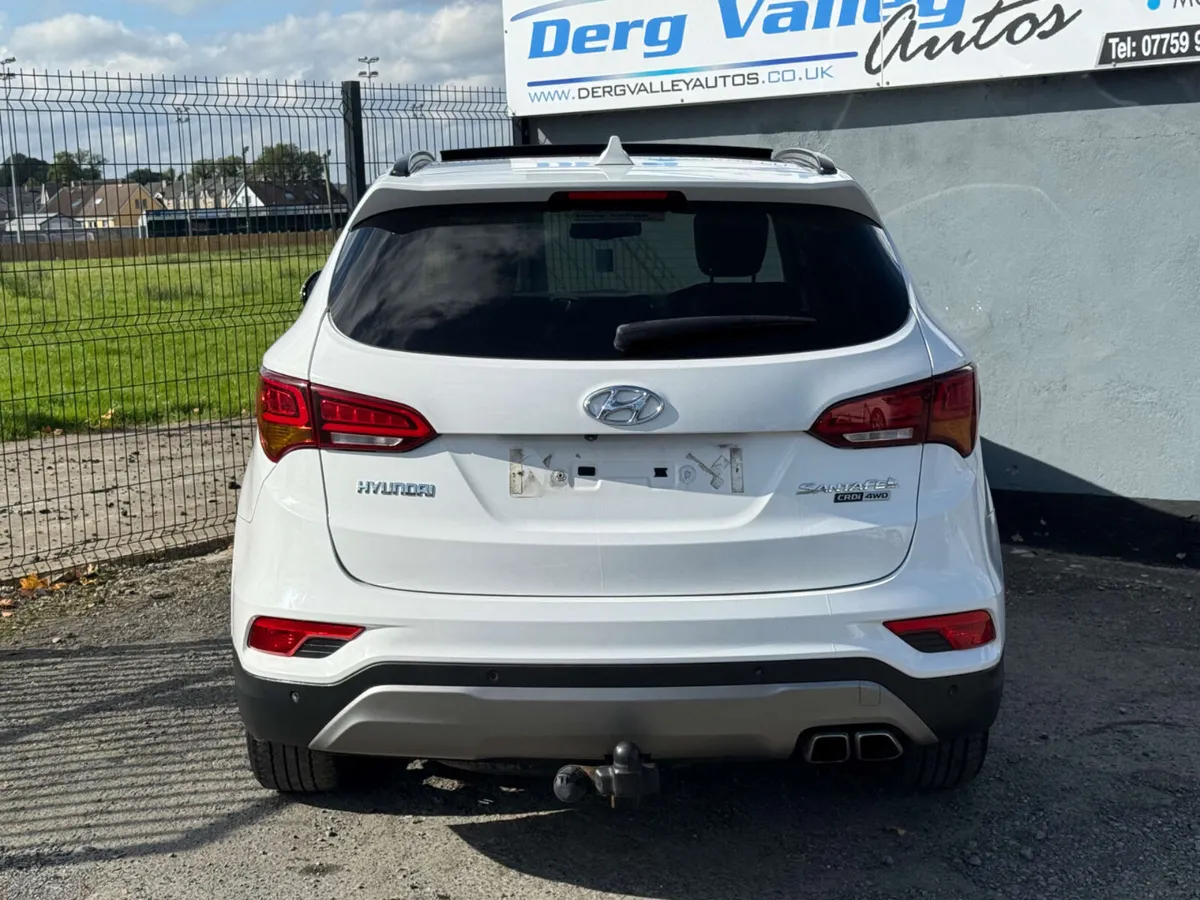 Hyundai Santa Fe 2017 - Image 2