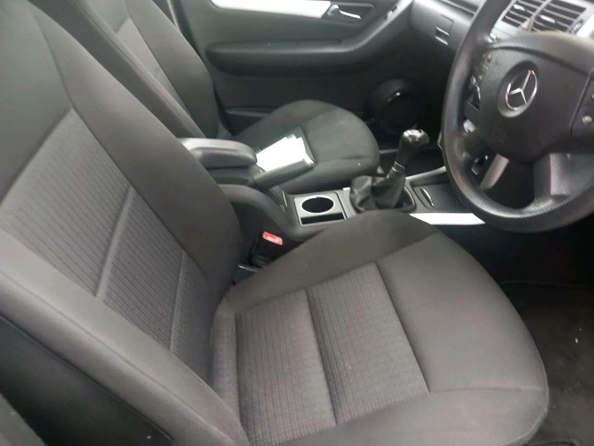 06 Mercedes B 1.5 Petrol Manual - Image 4
