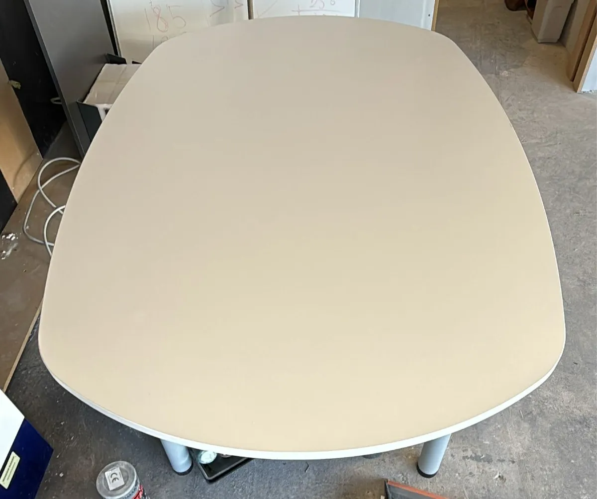 Boardroom / Meeting table - Image 1