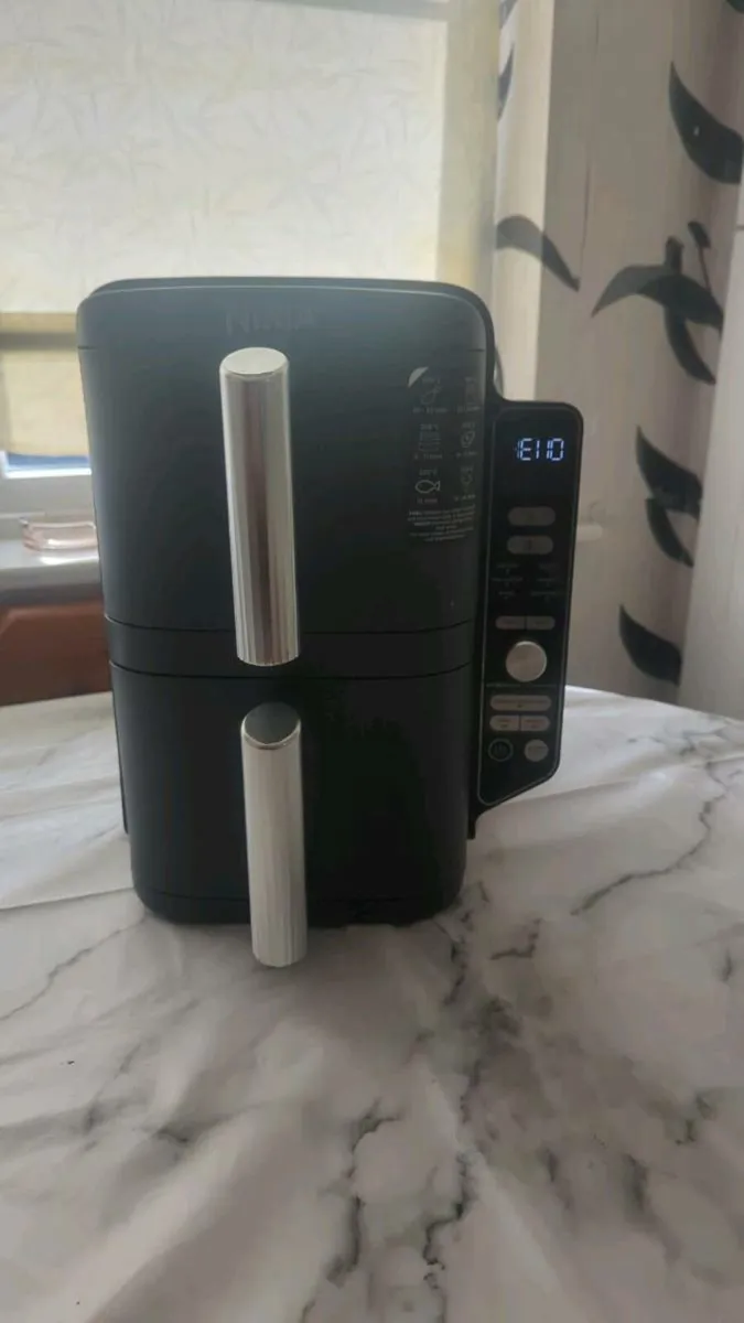Air fryer - Image 1