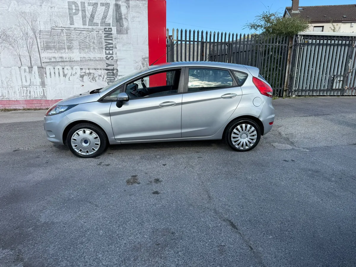 Ford Fiesta 2010 nct and tax €2950 - Image 4