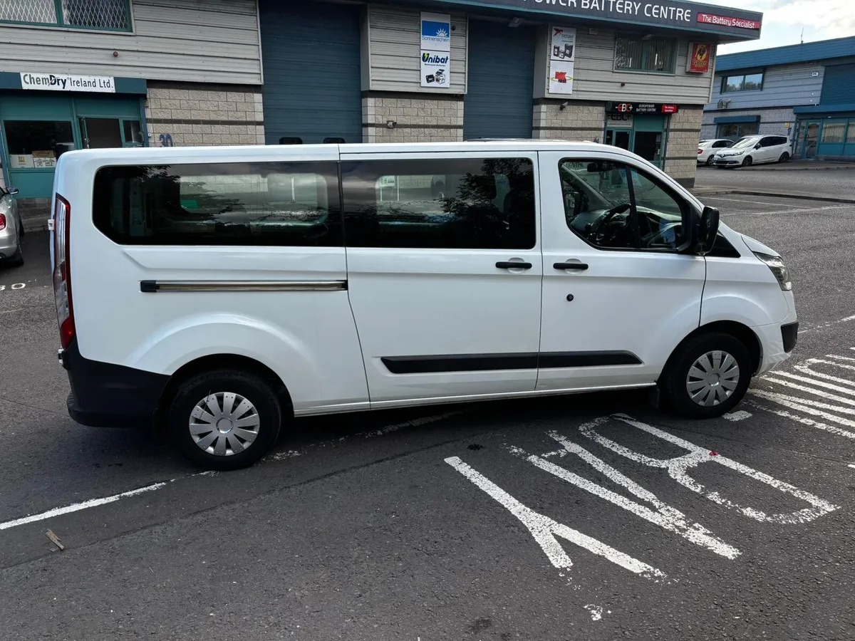 FORD TRANSIT CUSTOM/2018/2.0 DIESEL/9 SEATER/WAV - Image 4