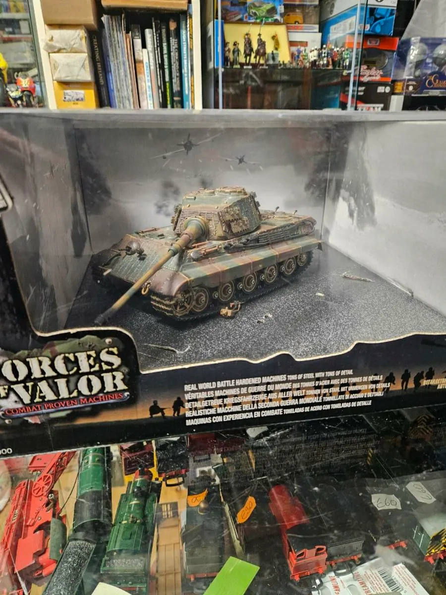 Corgi Forces of Valor German WW2 Kingtiger - Image 2
