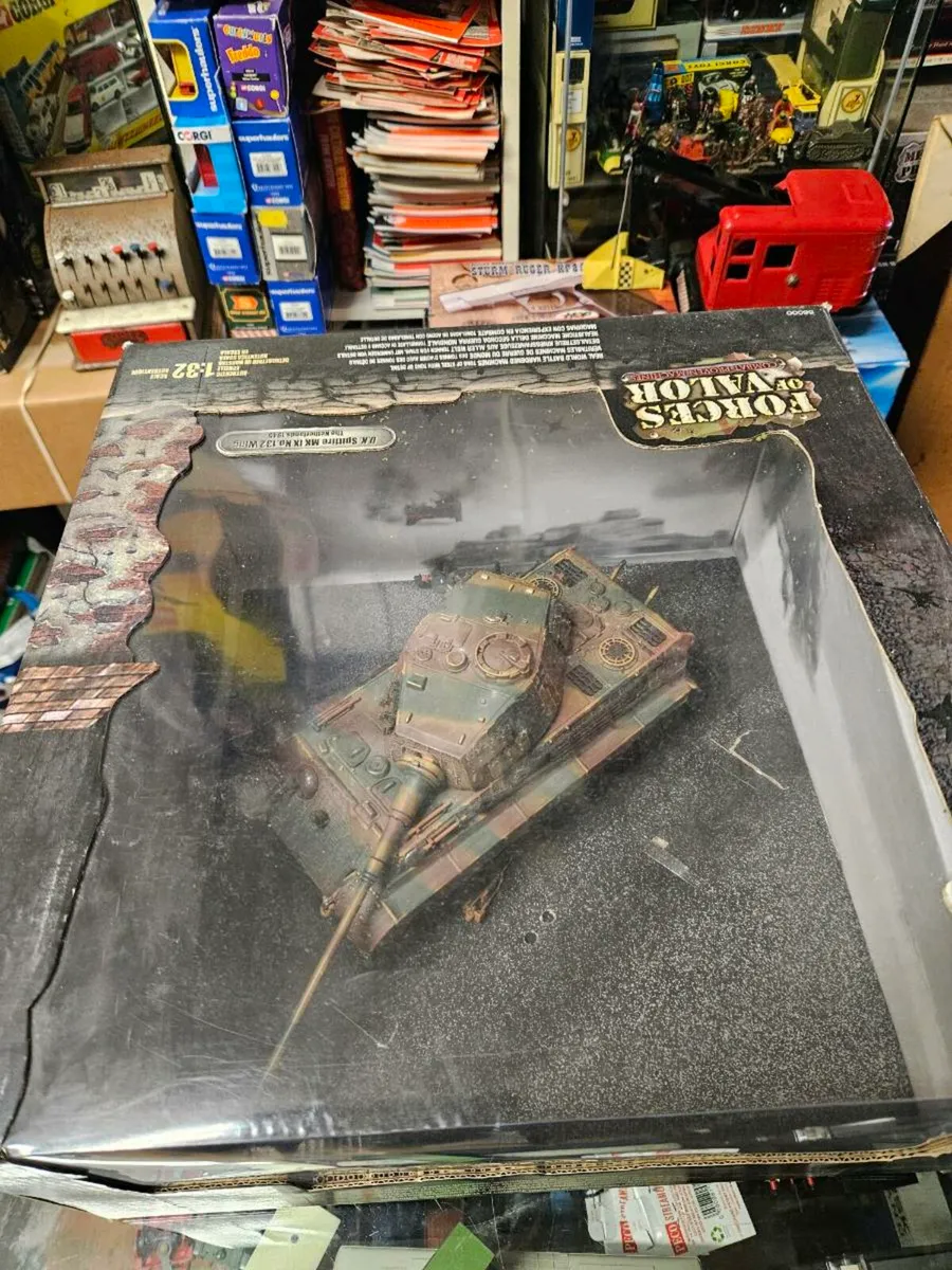 Corgi Forces of Valor German WW2 Kingtiger - Image 4