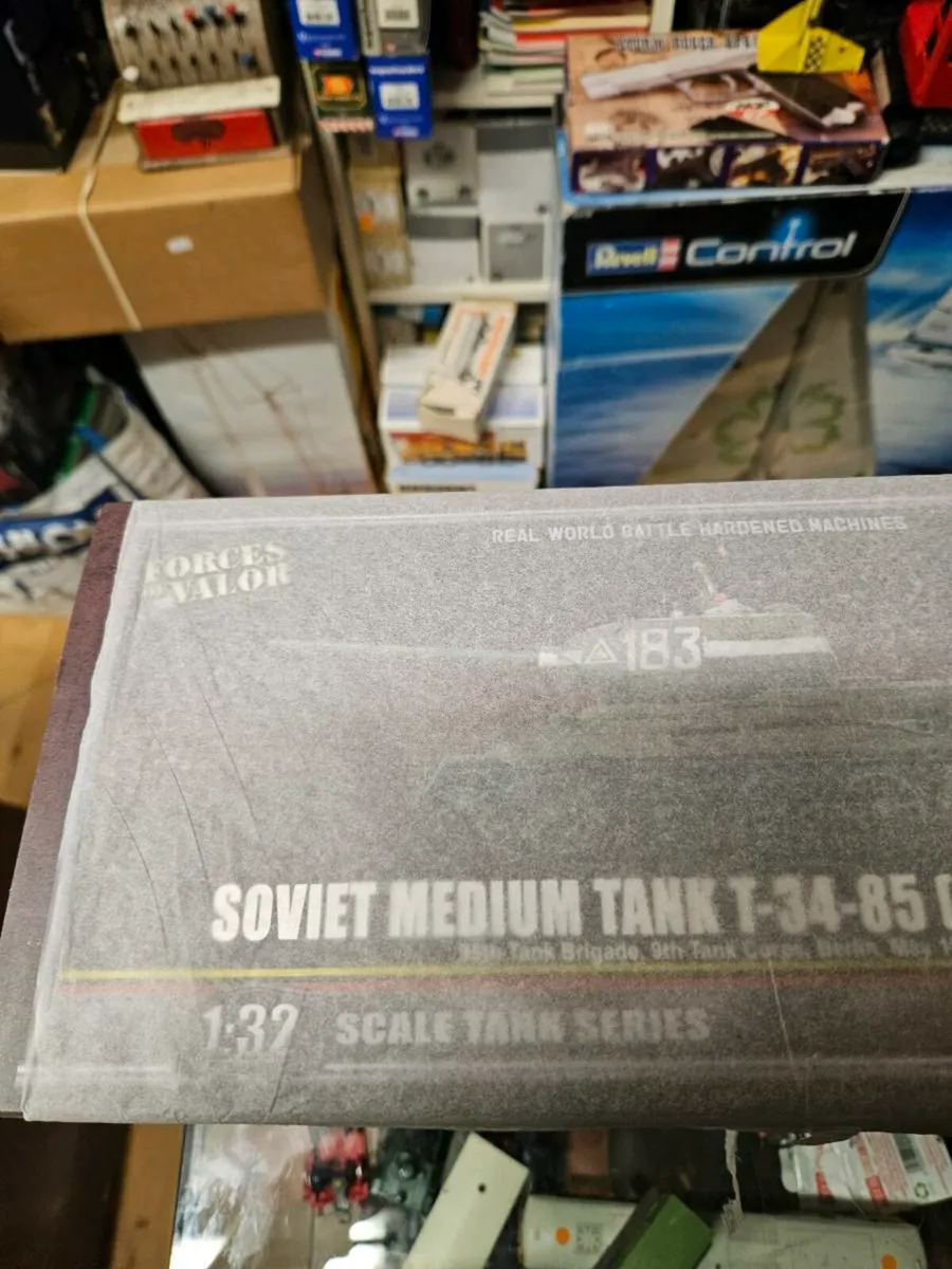 Corgi Forces of Valor Russian WW2 T34/85 - Image 3