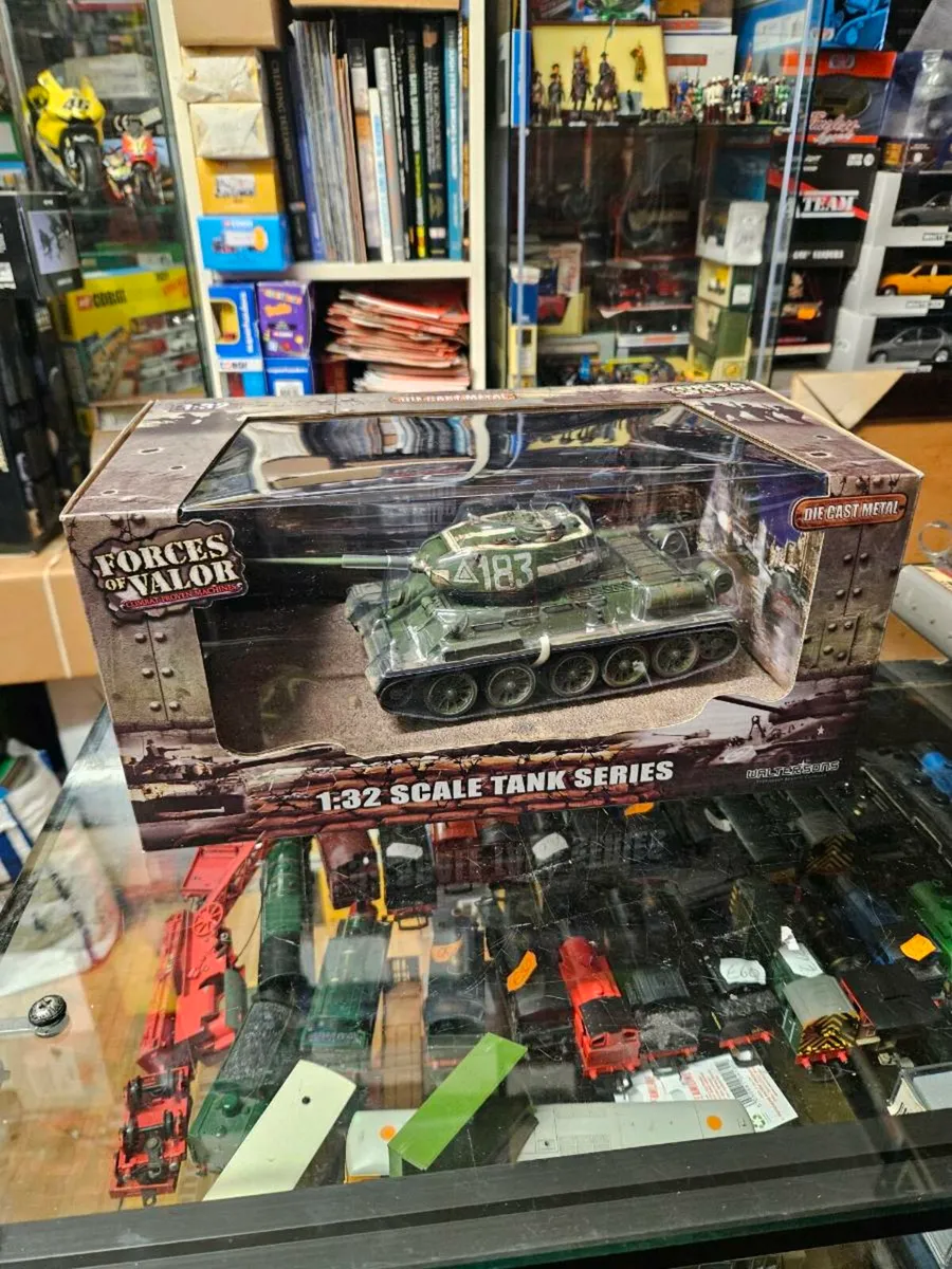 Corgi Forces of Valor Russian WW2 T34/85 - Image 1