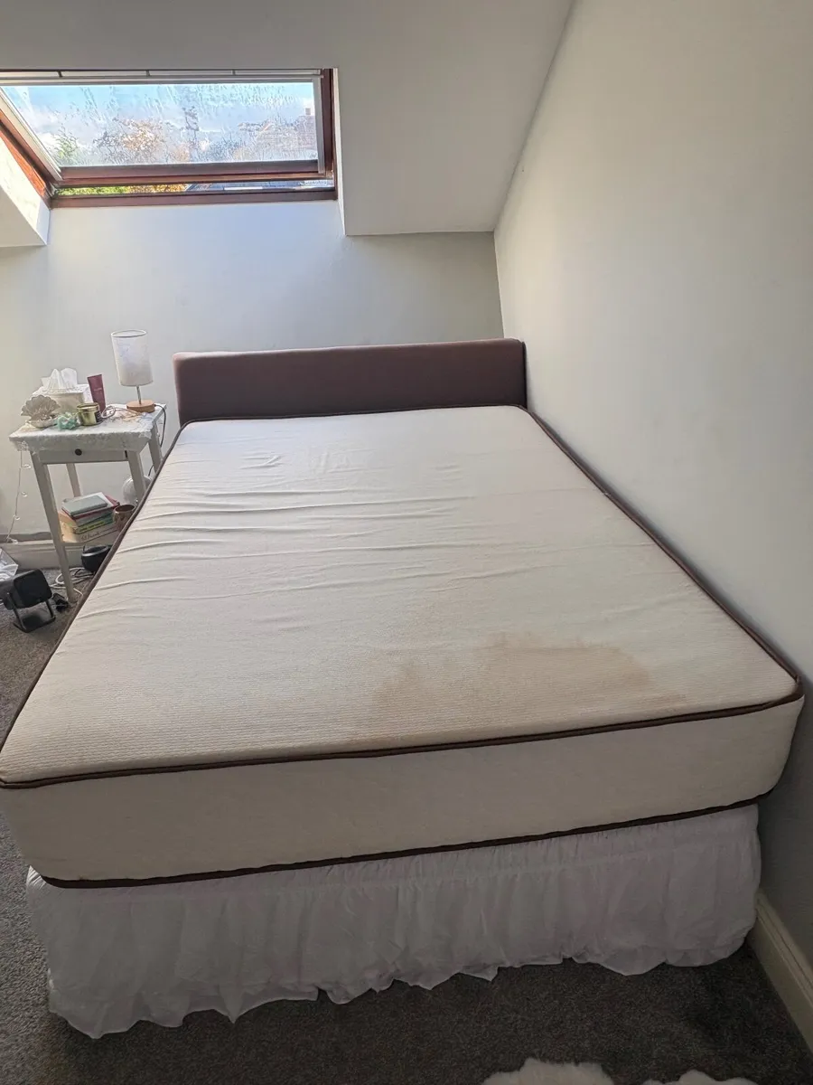 Bed - Image 1
