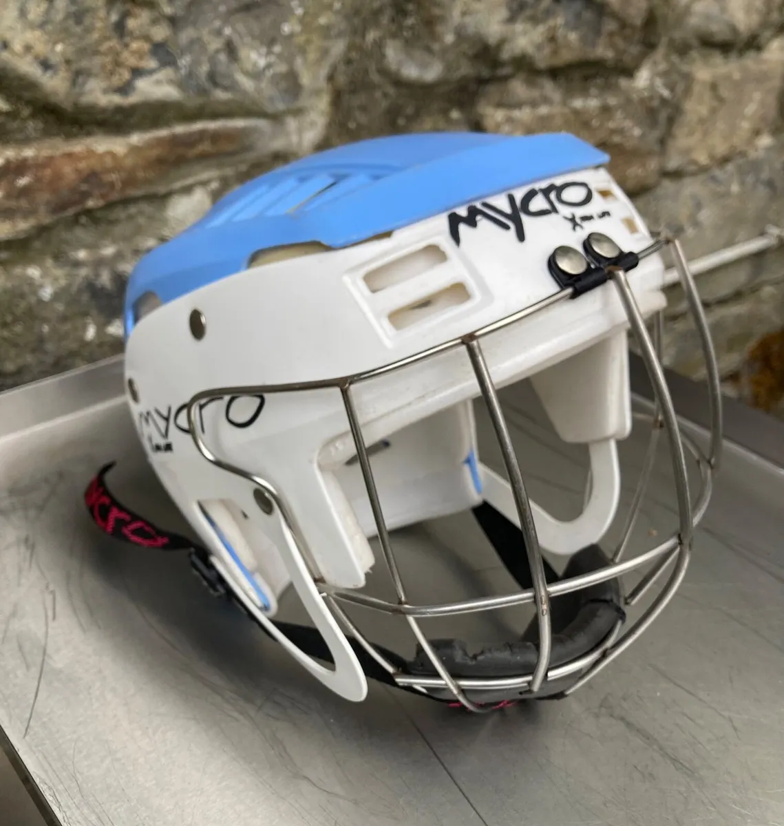 Sports helmet - Image 1