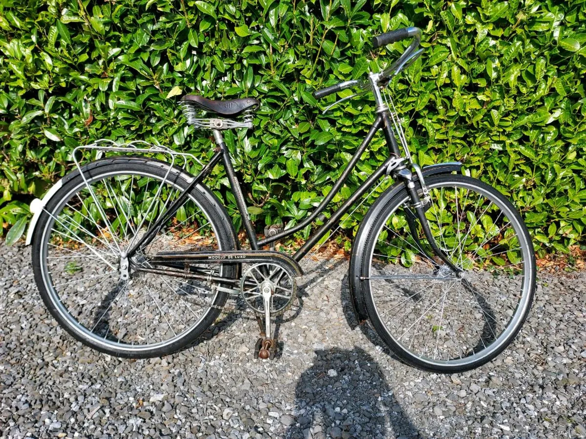 Vintage high nelly ladies bike - Image 1