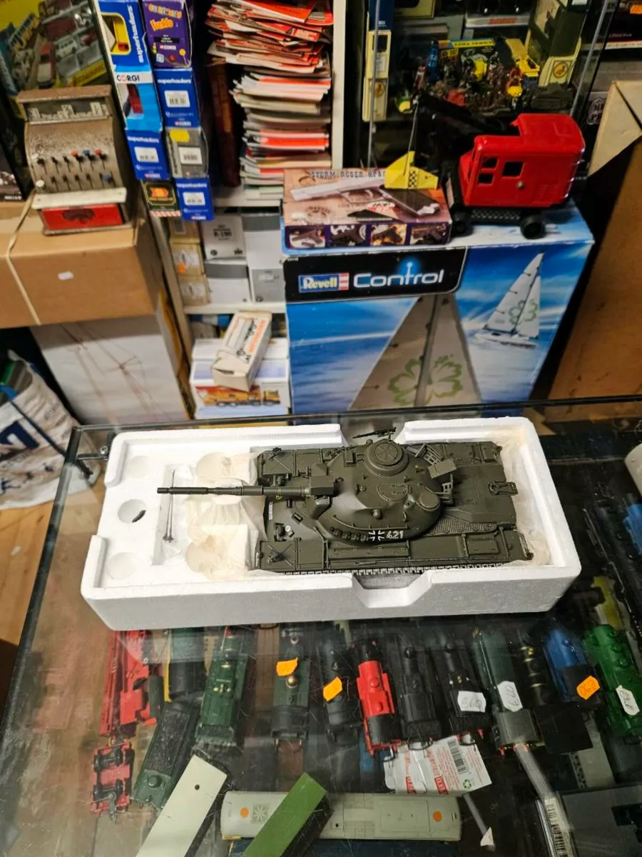 Corgi Minichamps German M48 Tank 1.32 - Image 3