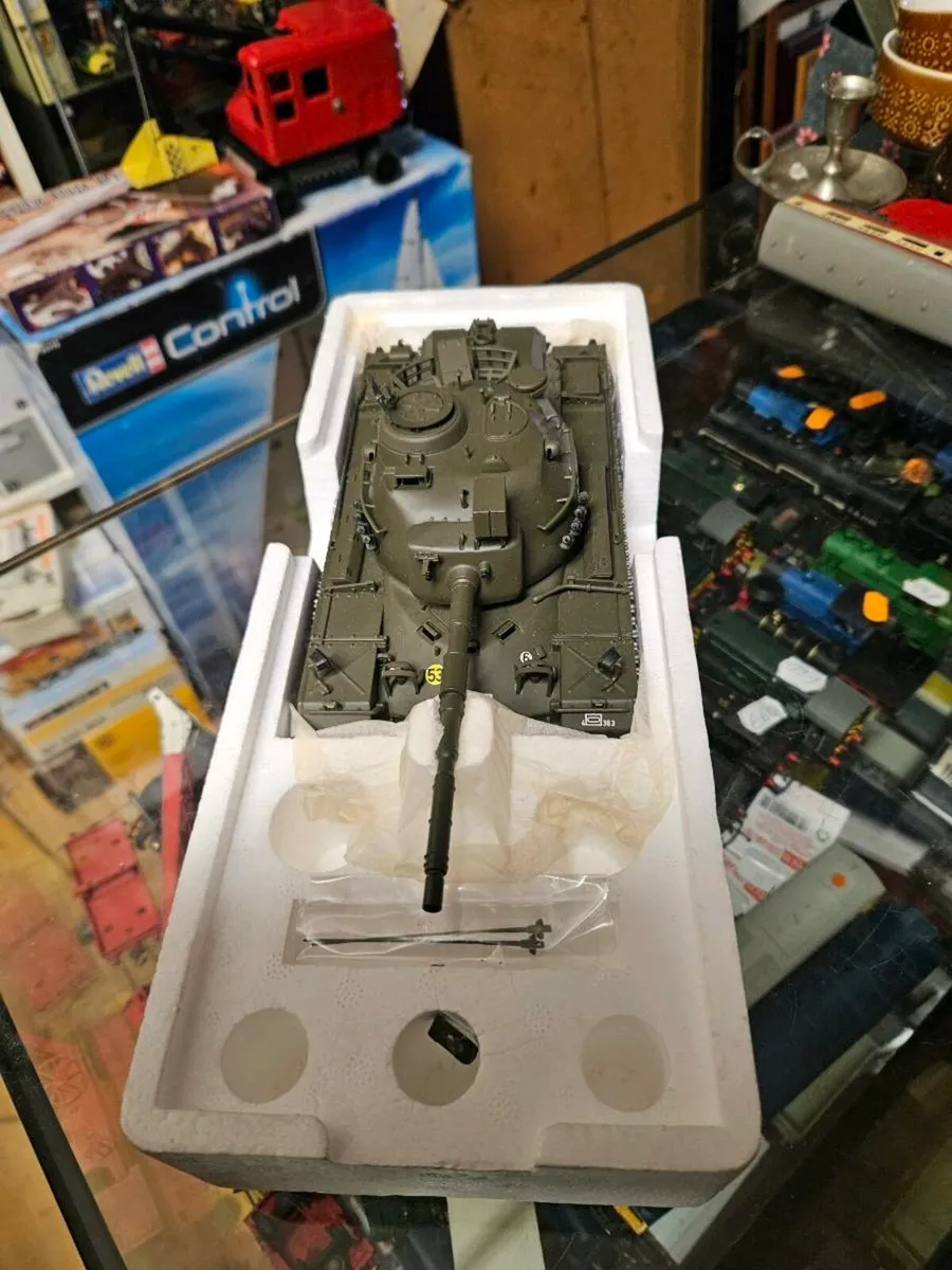 Corgi Minichamps German M48 Tank 1.32 - Image 4
