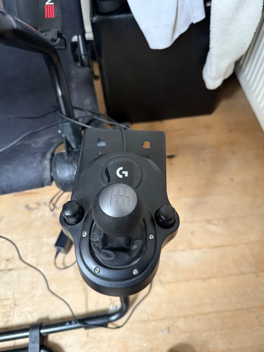 BRAND NEW full racing sim - Image 3
