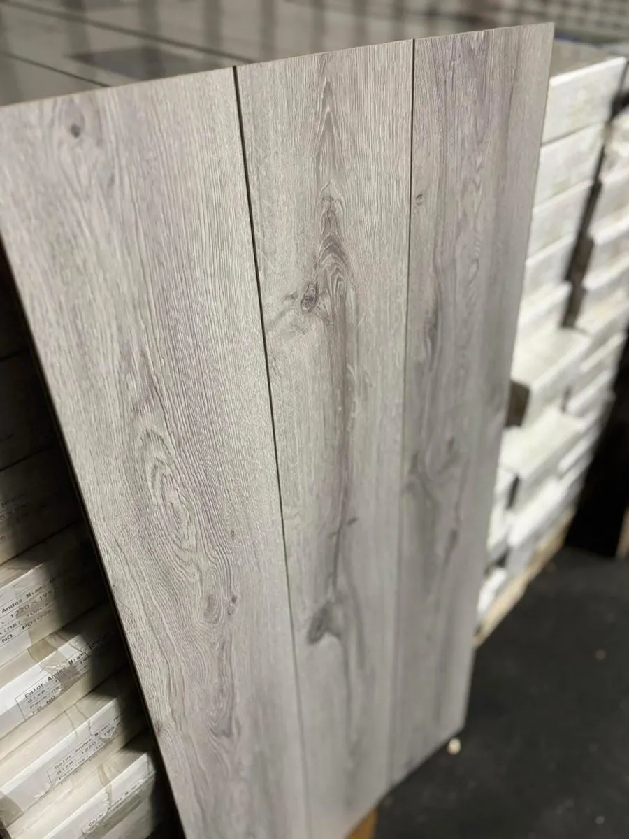 8mm laminated flooring - Image 1