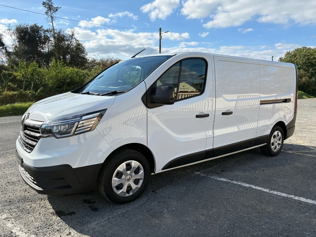 2022 (222) RENAULT TRAFIC BUSINESS LWB - Image 4
