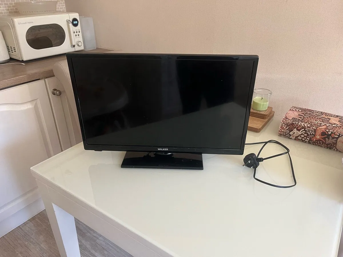 Tv 24inch HDMI with remote - Image 2