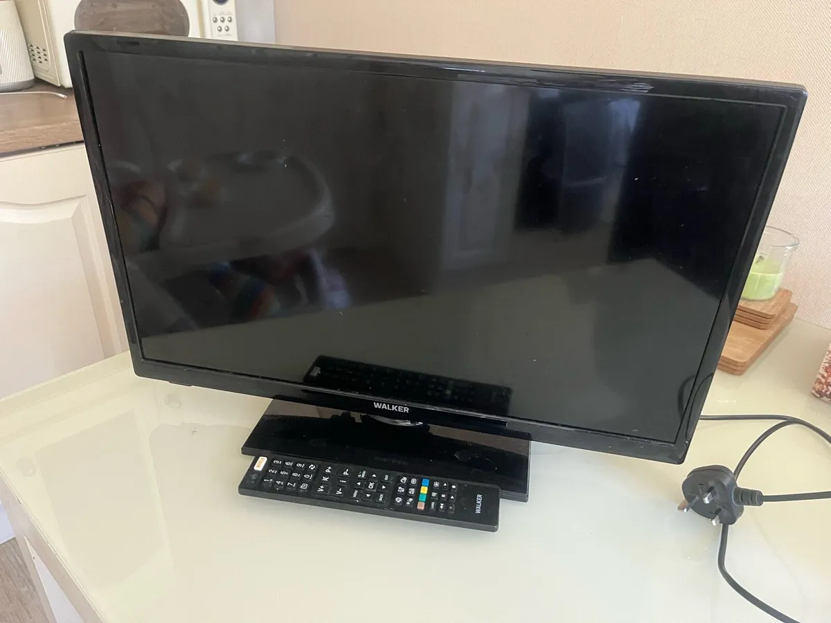 Tv 24inch HDMI with remote - Image 3