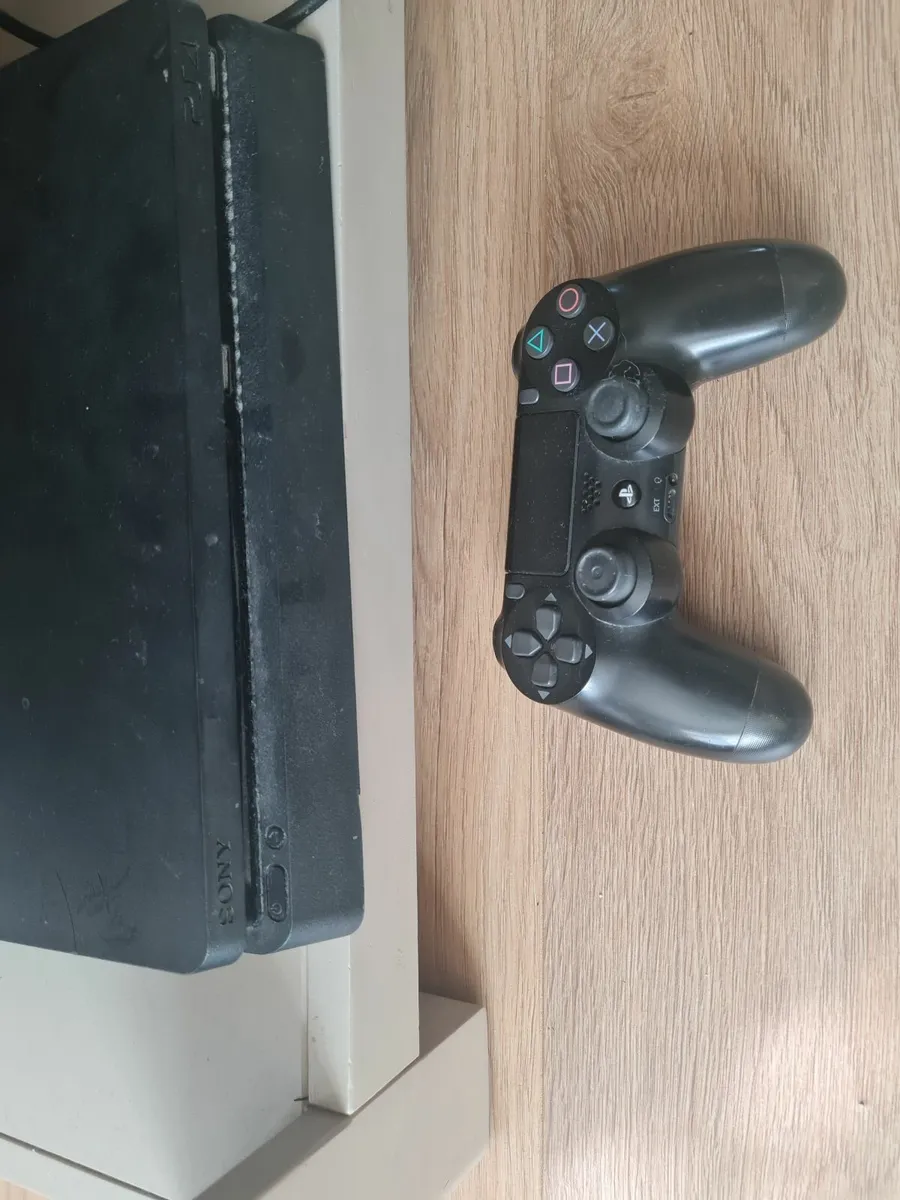 Tv and PlayStation - Image 4