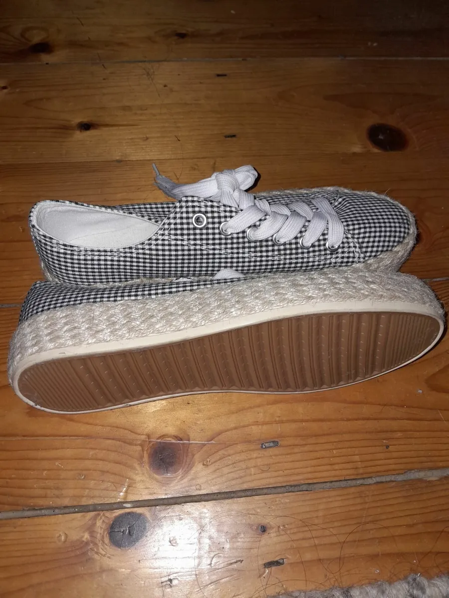 Dunnes Shoes - Image 1