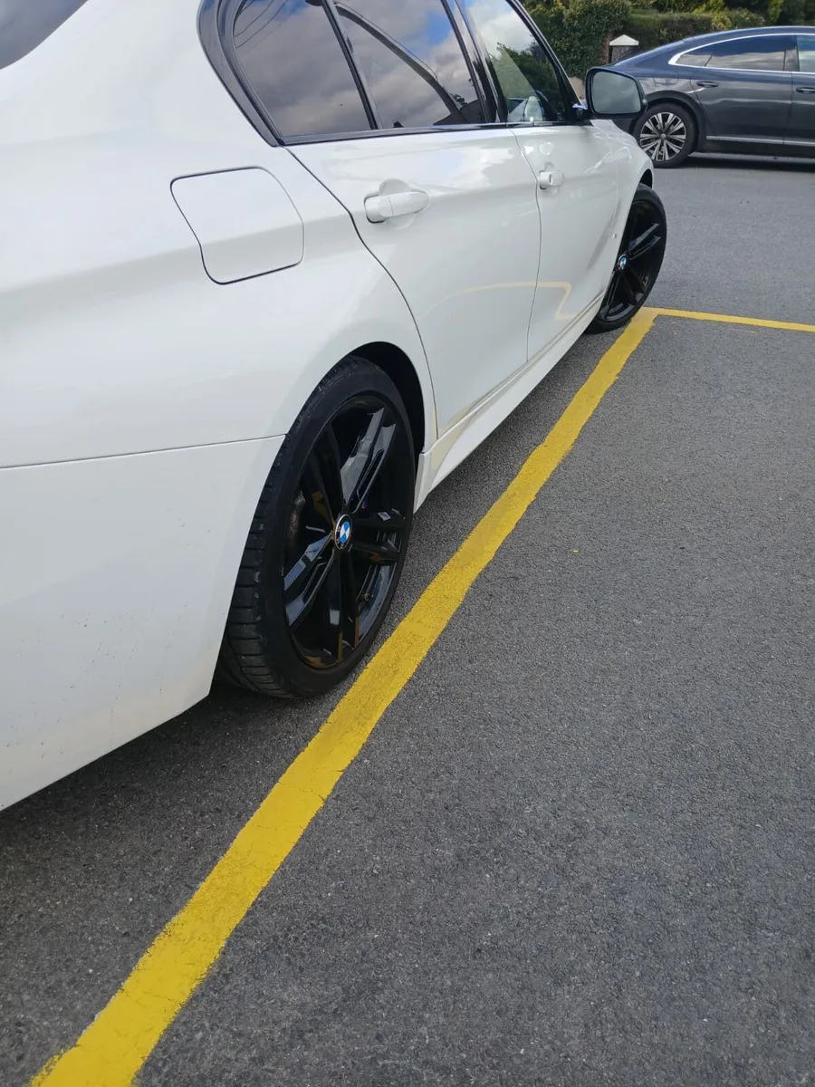 BMW 320E - Image 4