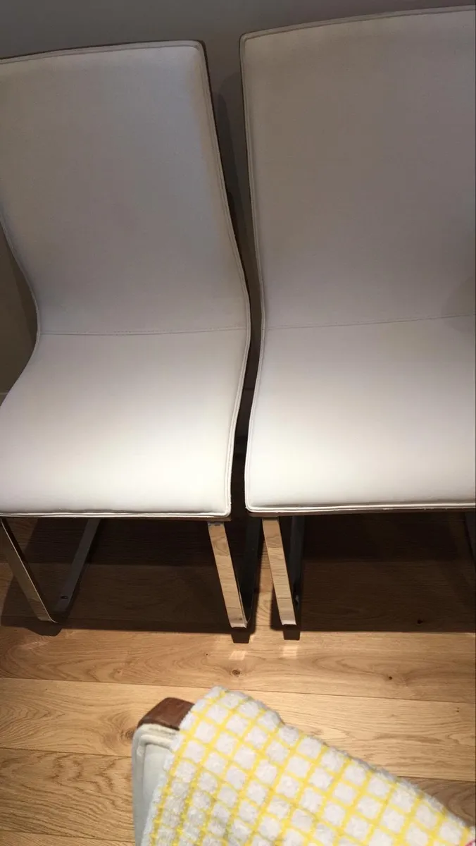 Kitchen Table and 4 Chairs - Image 2