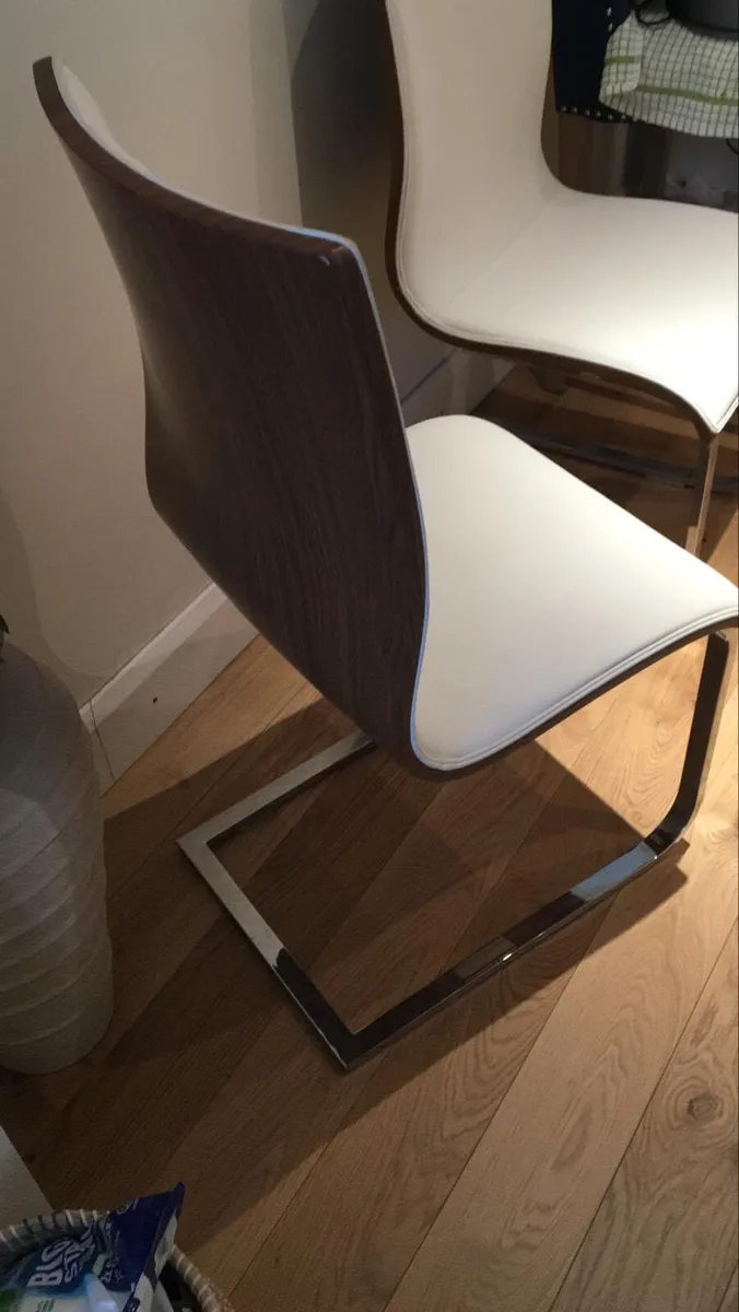 Kitchen Table and 4 Chairs - Image 3