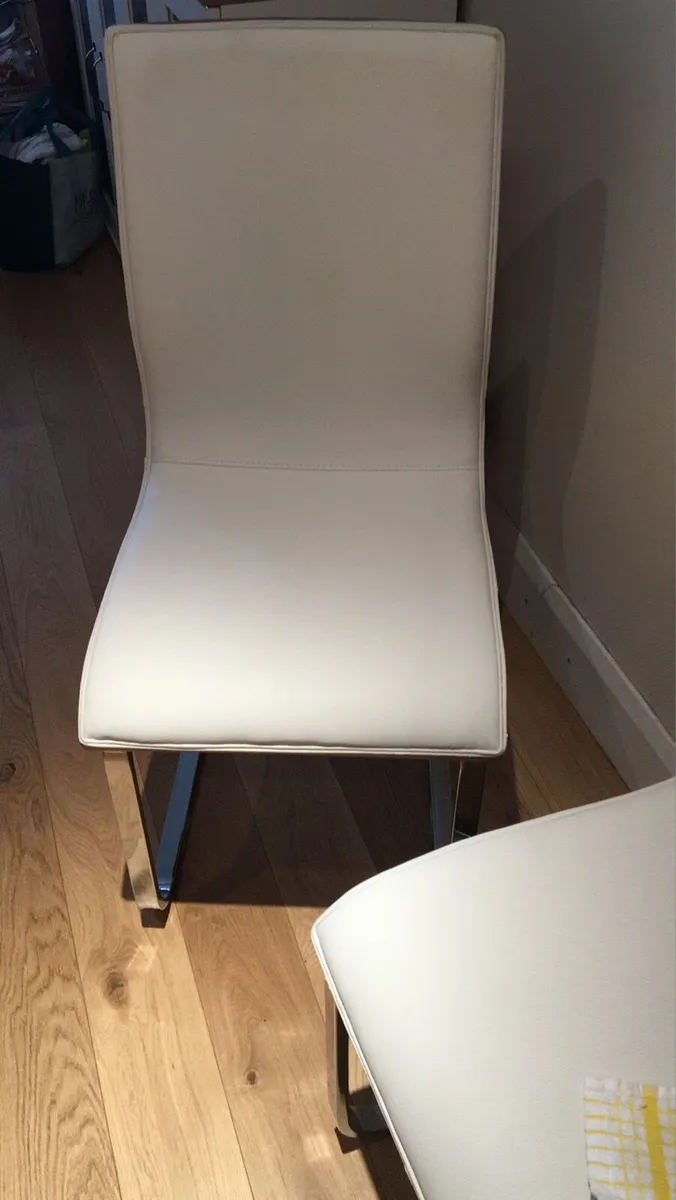 Kitchen Table and 4 Chairs - Image 4