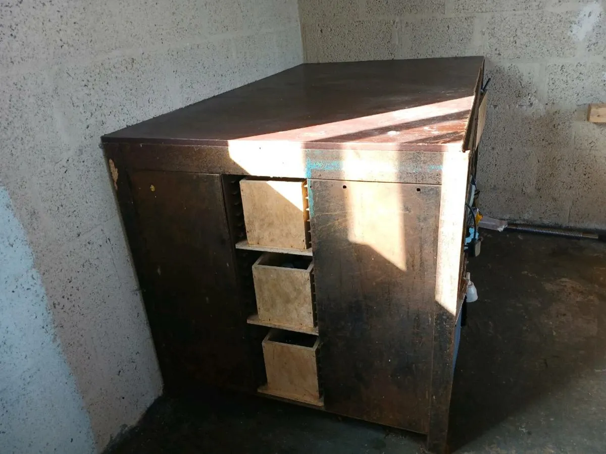 Work bench FREE - Image 2