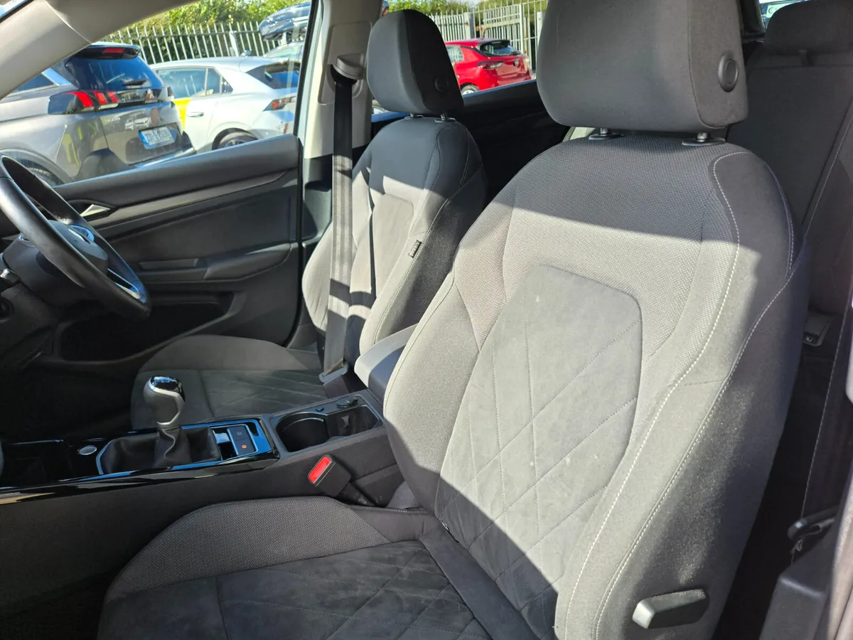 Volkswagen Golf 1.5 TSI 130HP Style - Image 4