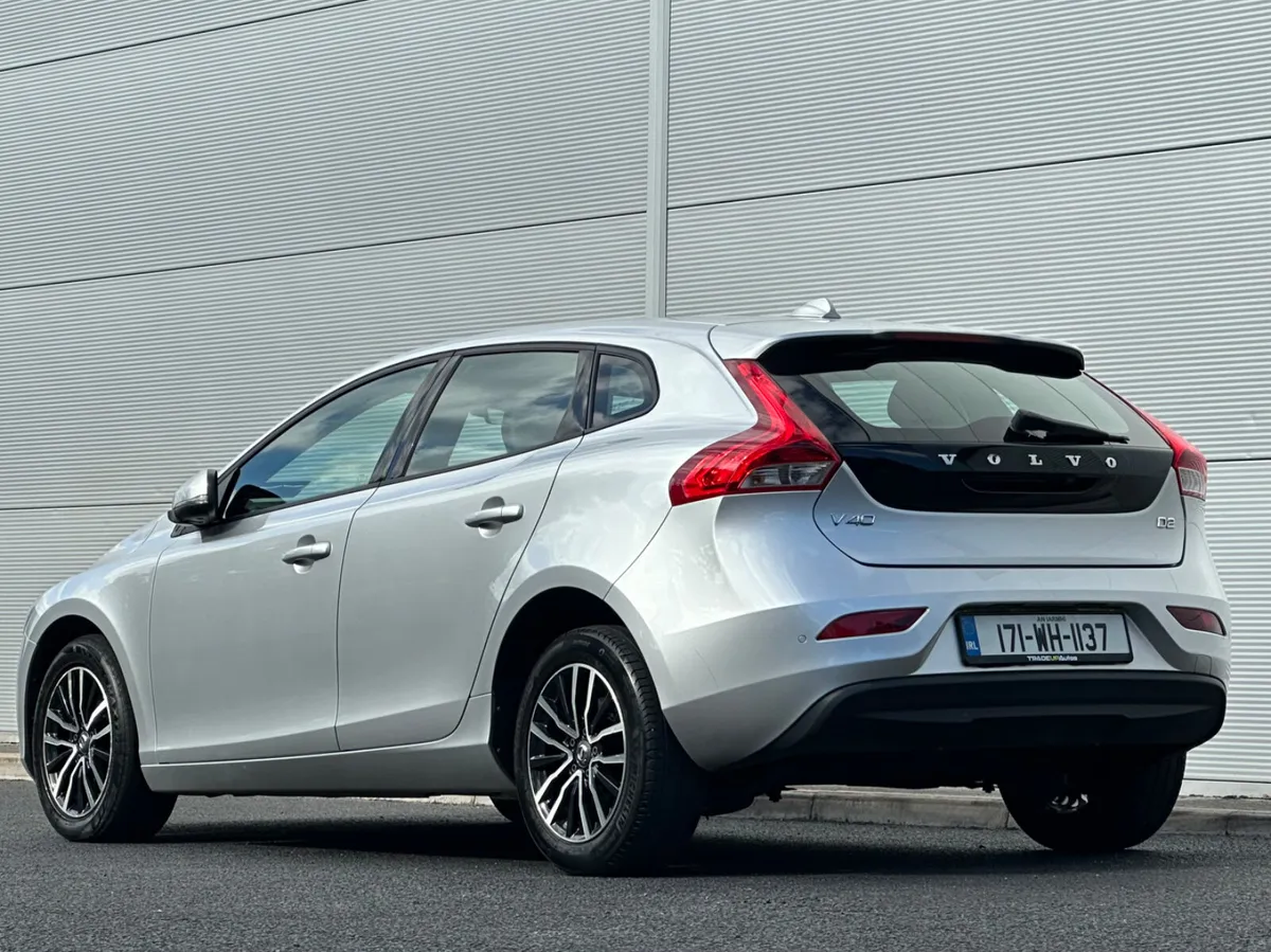 Volvo V40 D2 Momentum *LowKmS - Image 3