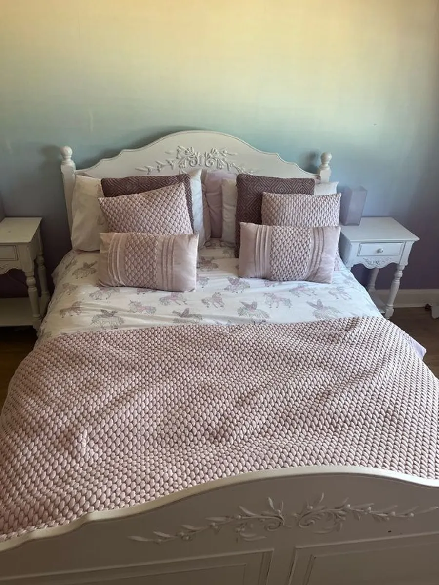 Double bed frame and bedside locker - Image 1