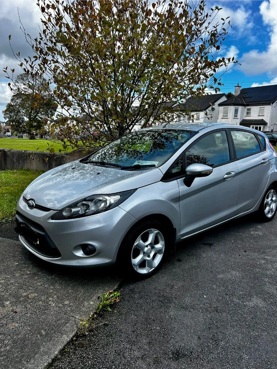 Ford Fiesta 2011 - Image 2