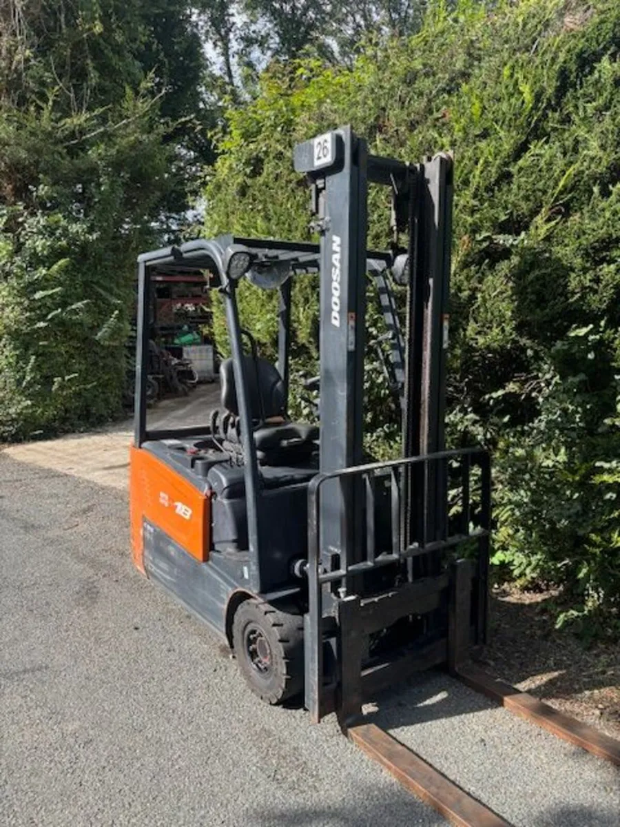 Doosan Forklift - Image 2