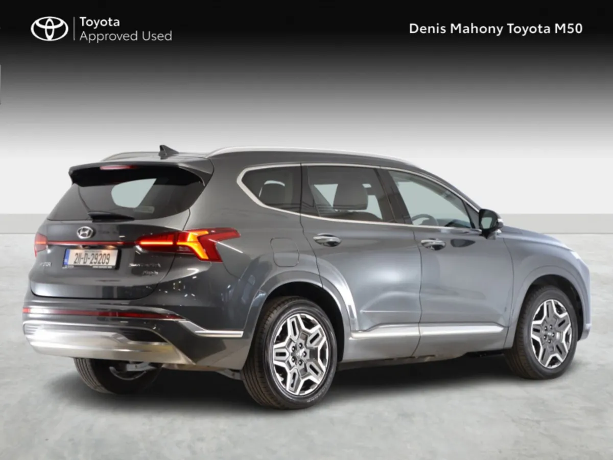 Hyundai Santa Fe Plug-In Hybrid 7 Seater - Image 2