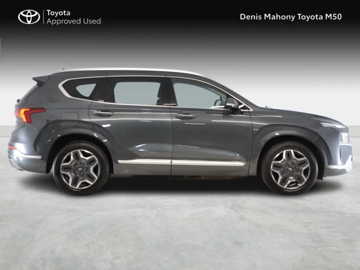 Hyundai Santa Fe Plug-In Hybrid 7 Seater - Image 3