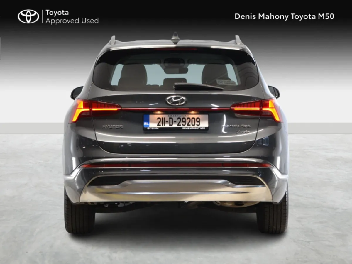 Hyundai Santa Fe Plug-In Hybrid 7 Seater - Image 4
