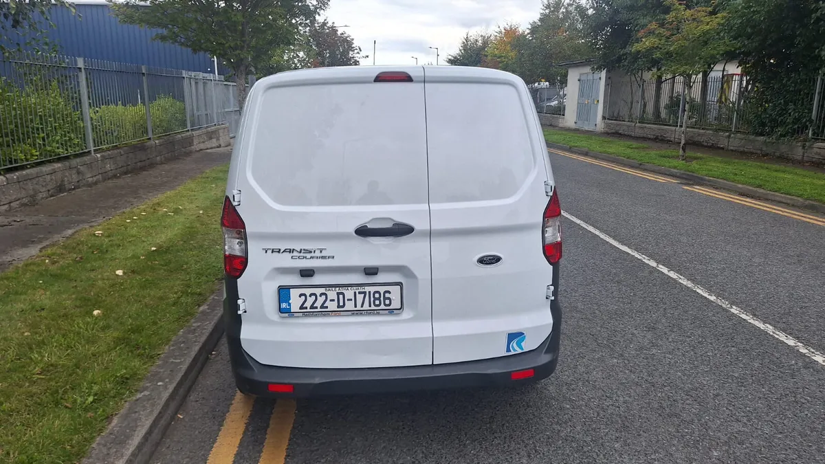 Ford Transit Courier 2022 - Image 4