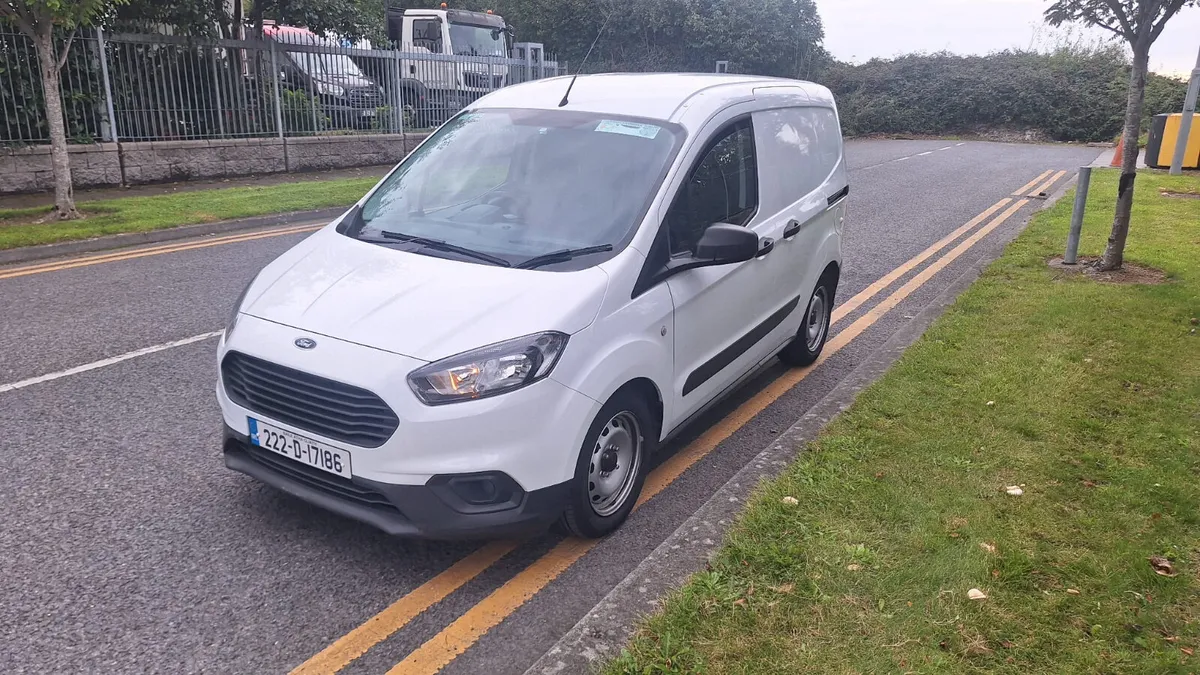Ford Transit Courier 2022 - Image 2