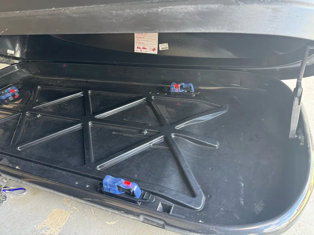 Larger roof box and bars - Image 2