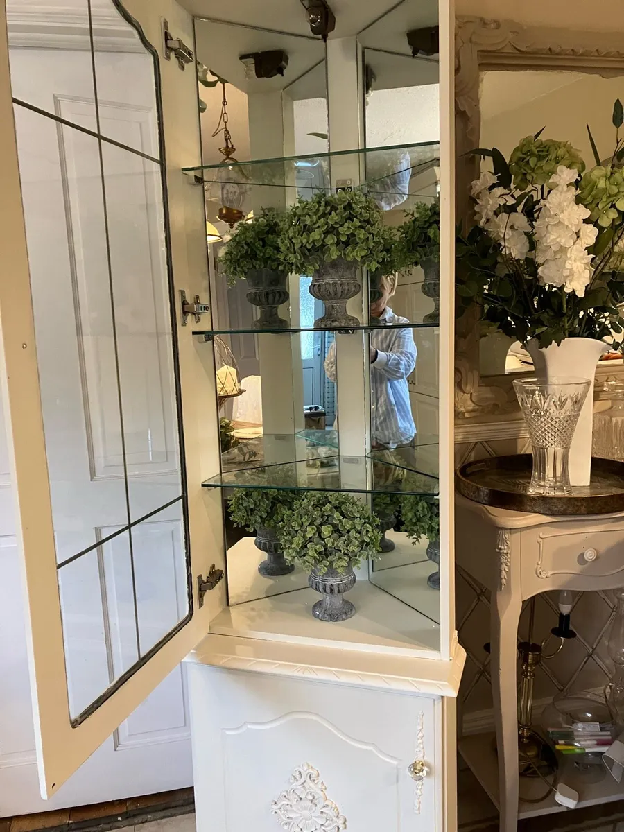 Corner display cabinet. - Image 2
