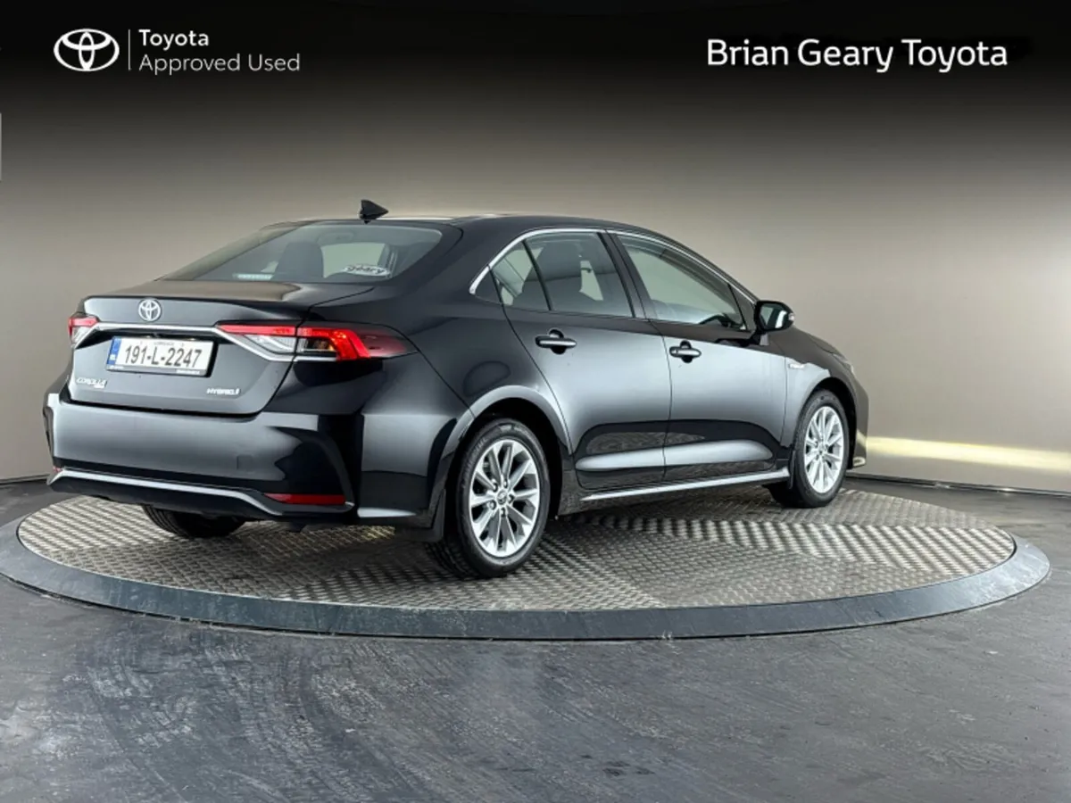 Toyota Corolla HYBRID LUNA - Image 2