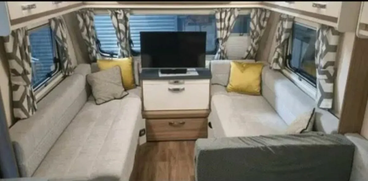 2021 Swift Europa 866 is a 6-berth - Image 4