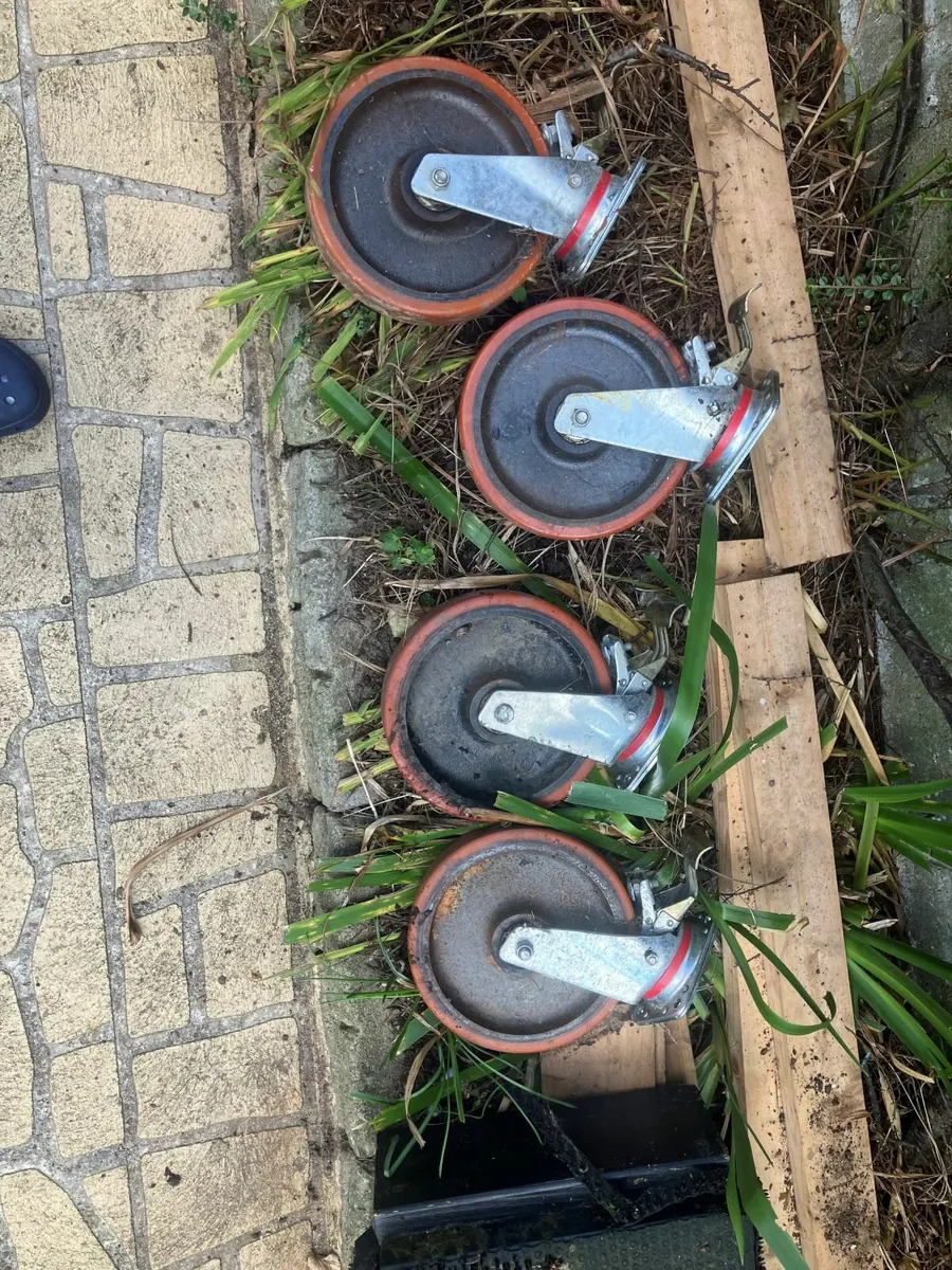 Castors with breaks - Image 2